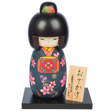 Cette poupée kokeshi s'appelle shizuka, qui signifie calme en japonais. Large Premium Navy Floral Japanese Kokeshi Doll