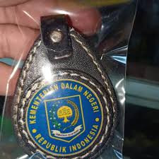 Kdn in charge of domestic affairs such as immigration, civil defence and public matters. Jual Gantungan Kunci Kementrian Dalam Negeri Jakarta Pusat Andri Mandiri Tokopedia