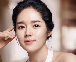 Straight Brows Are No Longer Trendy In 2016 See All 5 Korean Makeup Trend Changes Daily Vanity Korean Beauty Secrets Straight Eyebrows Korean Makeup Look