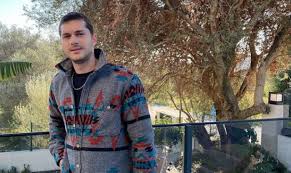 Jun 21, 2021 · alperen duymaz, kübra kelkit'le ani bir kararla evlenmişti.alperen duymaz ile kübra kelkit'in ani evlilik kararının gerekçesi ortaya sonradan çıktı. Alperen Duymaz Haberleri Son Dakika Alperen Duymaz Gelismeleri Mynet