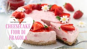 Per san valentino vogliamo proporvi una bellissima e buonissima torta, ma non una qualunque, una cheesecake alla fragola che ha, a tutti gli effetti, la forma e il colore dell'amore! Cheesecake Fior Di Fragola Super Facile E Golosa Youtube
