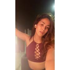 Mira rajput did the unthinkable when she (21) married shahid kapoor (34). Mira Rajput Is The Hottest Star Wife In Bollywood Looks Stunningly Sexy In These Photos