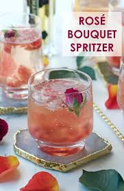 Rose Bouquet Spritzer This Pretty In Pink Rose Wine Cocktail Is Perfect For Valentine S Or Galentine S Day Celeb Strawberry Vodka Rose Wine Cocktail Spritzer