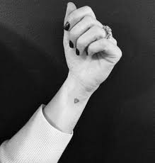 32 Ideas Tattoo Finger Diamant Tat Diamond Tattoos Small Diamond Tattoo Diamond Tattoo Designs