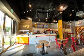 餐飲內用微解封不同調 百貨業：各店依地方政府規定 餐飲微解封不同調 王品、漢來政策轉彎宣布禁內用 超商用餐區指引研議中 茶葉蛋由專人夾取. Cha0vijkgygkhm