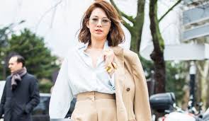 Portez votre chemise fermée et hors du pantalon. Comment Porter Le Pantalon Taille Haute L Express Styles