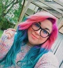 Karen Mackert's Instagram, Twitter & Facebook