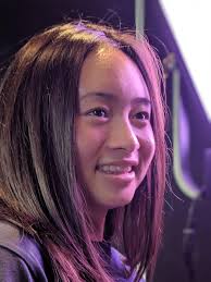 Vivian Tse's Instagram, Twitter & Facebook