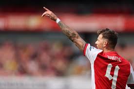 Arsenal finit deuxième du championnat en 1973, le club est alors sur le déclin et finit seulement 16 e en 1975 et 17 e en 1976, le plus mauvais classement depuis 40 ans. Hhv8mzkpzt Efm