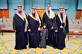وأمه هي الجوهرة بنت عبدالعزيز بن مسعد الجلوي المنحدرة من فرع الجلوي لآل سعود. Ø£Ù…Ø±Ø§Ø¡ ÙˆÙ…Ø³Ø¤ÙˆÙ„ÙˆÙ† ÙÙŠ Ø²ÙˆØ§Ø¬ Ø³Ø¹ÙˆØ¯ Ø¨Ù† ØªØ±ÙƒÙŠ Ø¨Ù† ÙÙ‡Ø¯ Ø£Ø®Ø¨Ø§Ø± Ø§Ù„Ø³Ø¹ÙˆØ¯ÙŠØ© ØµØ­ÙŠÙØ© Ø¹ÙƒØ§Ø¸