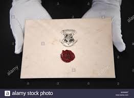 Resultado de imaxes para: cartas de harry potter volando
