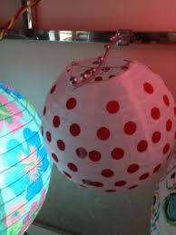 It's easy to find some that perfectly fit your outdoor décor, whether you want a simple round lantern, a printed oval lantern or a colorful box lantern. Chinese Tranditional Balloon Shaped Fabric Paper Lanterns With Solar Panel For Festival Decoration China Paper Lantern And Christmas Decoration Price