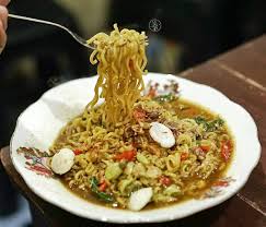 1 bks indomie goreng 1 bh timun 1 btg bawang daun 1 siung. Lezatnya Mie Nyemek Di Warung Bu Siti Langganan Turis Asing