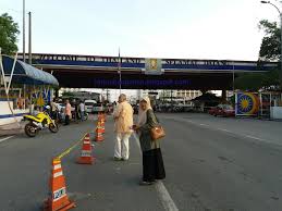 The 1st town immeidately after you stamp your passport at thai side :d. Cerita Aku Bukit Kayu Hitam Koh Lanta