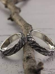 Unusual Tree Bark Wedding Bands Set His And Her Tree Bark Rings Wild Nature Wedding Bands Set Men S And Women S Tree Bands Silver Rings In 2021 Wedding Band Sets Ring Trends