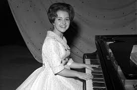 Brenda mae tarpley (born december 11, 1944), known professionally as brenda lee, is an american singer. Brenda Leea S Rockina Around The Christmas Tree Turns 60 Billboard Billboard