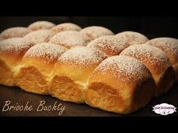 P Strong La Recette De La Brioche Buchty Hyper Moelleuse Realisee Sans Beurre Mais Avec De La Creme Frai Recette Brioche Brioche Buchty Gateau Creme Fraiche