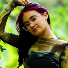 Hi! my name is Aderyn Mclaughlin and i am 100% committed to BGSU! i love a  night out but just as much as a night in! i also enjoy going shopping, going