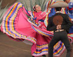Jalisco Tal Vez Sea El Traje Tipico Mas Reconocido Alrededor Del Mundo Es Muy Colorido En Su Mayoria Rosa Ballet Folklorico Mexican Dance Folklorico Dresses