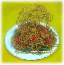 'mee' basically refers to noodles and 'goreng' is stir fry. Resepi Mee Goreng Mamak Hotel Chef Hairul Hissam