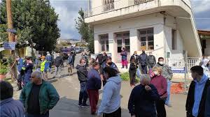 Ἐρέτρια, erétria, literally 'city of the rowers') is a town in euboea, greece, facing the coast of . Tragwdia Sthn Eretria Friktos 8anatos Gia Toys Treis Texnikoys Sygklonizoyn Oi Aytoptes Martyres