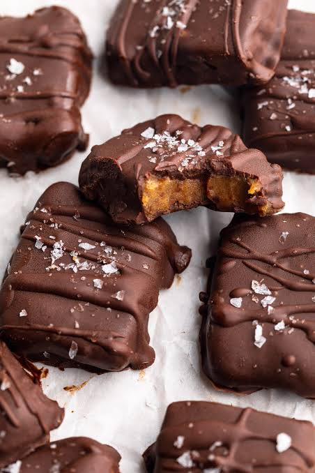 4 Ingredient Date Caramels – naturally sweet, chewy caramels coated in rich chocolate
