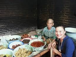 Tumis kangkung saus tiram yang enak ala restoran. Mangut Lele Mbah Marto In Dusun Geneng Sewon Bantul Yogyakarta Indonesia
