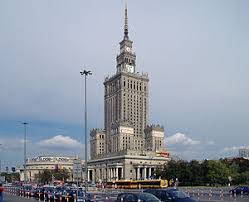 يقود الجنود الألمان اليهود الأسرى خلال انتفاضة الحي اليهودي في وارسو إلى نقطة تجميع للترحيل. Ù‚ØµØ± Ø§Ù„Ø«Ù‚Ø§ÙØ© ÙˆØ§Ù„Ø¹Ù„ÙˆÙ… ÙˆØ§Ø±Ø³Ùˆ ÙˆÙŠÙƒÙŠØ¨ÙŠØ¯ÙŠØ§