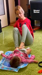 “La bebé se queda quieta, sabe lo que mamá hace por ella” 🥹❤️, Créditos:  Instagram @devojka_sa_krilima,  https://www.instagram.com/devojka_sa_krilima/?hl=es | Upsocl | Facebook