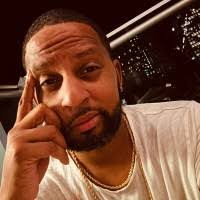 Leo Collier's Instagram, Twitter & Facebook