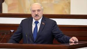 <p>президент беларуси александр лукашенко в годовщину самых громких в суверенной истории беларуси президентских выборов решил провести большую встречу с журналистами. Lukashenko Priglasil Putina I Bajdena V Minsk