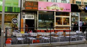 Pas de la casa is a very lively resort town found just over the border from france at the foot of the slopes of grandvalira. Pas De La Case Shopping Ski Logements Et Douane