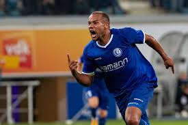 Op bezoek bij amateurclub ksc dikkelvenne bracht de gentse coach voor en na. Opluchting Bij Buffalo S Aa Gent Bekert Europees Verder Na Gazet Van Antwerpen Mobile