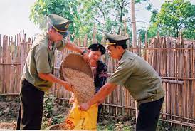 Đối lập với thế giới cũ, cái thế giới của áp bức dân tộc, của sự phân tranh dân tộc hoặc của sự tách biệt giữa các dân tộc, công nhân đưa ra một thế giới mới, một thế giới trong đó những người lao động thuộc mọi dân tộc đoàn kết với nhau, trong đó không. Nhá»¯ng NgÆ°á»i Linh Tren Máº·t Tráº­n Tháº§m Láº·ng Bao Cong An Nhan Dan Ä'iá»‡n Tá»­