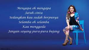 Lagu 'pura pura cinta' yang dinyanyikan oleh girlband indonesia cherrybelle telah dirilis pada 2013 silam. Lirik Lagu Pura Pura Bujang Lirik Lagu Pura Pura Bujang Baby Shima Perli Aliff Kau Fikir Ku Tak Tahu Tak Payah Nak Menipu Kau Pecah Tembelang Gregerr