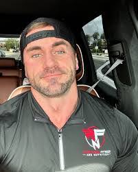 Jonathan Perdue's Instagram, Twitter & Facebook