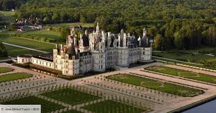 The château of chambord is one of the most unique renaissance constructions to be seen and visited today. Chateaux De La Loire Chambord Le Manifeste Absolu De Francois Ier Geo Fr