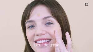 Conoce la Base Ultra Ligera: 10 tonos neutros y cálidos, libre de grasa,  acabado mate y natural con ácido hialurónico y SPF 20. Ya la probaste? 😍