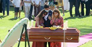 João francisco lima recordou o pai, pedro lima, no dia em que o ator completaria 50 anos. Cerimonia Funebre Do Ator Pedro Lima Repleta De Amigos E Familiares Stars Online
