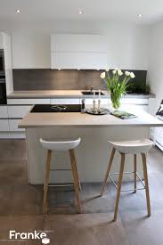 Serie Prima Materia Mit Einer Gewachsten Oberflache Sowohl Als Wandfliesen Als Haus Kuchen Moderne Kuche Wohnung Kuche