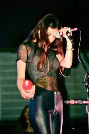 Hope Sandoval of Mazzy Star, 1996 : r/OldSchoolCool