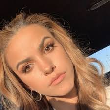 Sierra Schwartz (@sierraschwartz_)