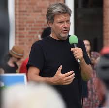 Support für robert habeck, berliini. Bundestagswahlkampf 2021 Grunen Chef Robert Habeck Macht Bei Kustentour Station In Neustadt Shz De