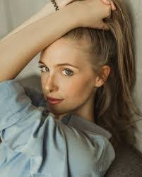 Nicole Gamble's Instagram, Twitter & Facebook