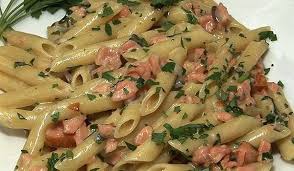 Le pennette alla vodka sono uno dei piatti icona degli anni '80. Pennette Con Salmone E Vodka La Perfetta Cena Di Fine Estate Casteddu On Line