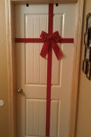 Nice Amazing 15 Beautiful Christmas Decorating Ideas For Your Bedroom Https 24homely Com Desi Diy Christmas Door Christmas Door Decorations Christmas Bedroom