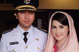 Wakil gubernur jawa timur, emil dardak, mengatakan, saat ini digitalisasi menjadi keniscayaan untuk siapa saja. Jadi Istri Wakil Gubernur Hingga Vakum Dari Dunia Hiburan Intip Hunian Milik Arumi Bachsin Di Trenggalek Semua Halaman Idea