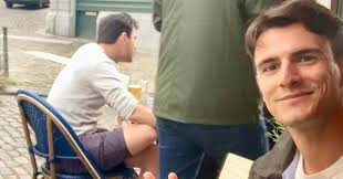 Het is geen politiek manifest, eerder een mix van ideeën, ervaringen en anekdotes. Fils A Gaga De Vzw Van Conner Rousseau Sp A Pal Nws