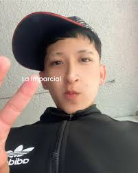 Buenos días por favor se llevaron a mi niño por favor 🥺😭 unos hombres de  lo llevaron Cualquier información que tengas sobre mi hijo Gotayy A 🚨  tiene 16 años 🚨😭😭 comuníquense