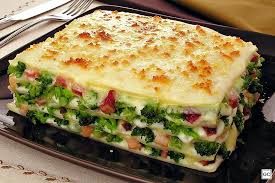 Para uma opção mais light, opte pelo creme de leite light e leite desnatado e diminua a quantidade de queijo e margarina. Lasanha De Brocolis E Molho Branco Guia Da Cozinha